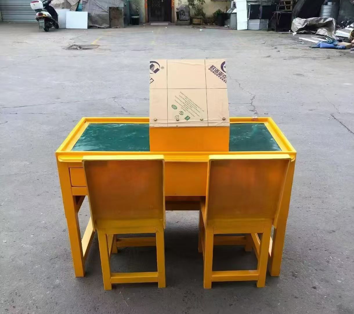 南华防静电导通桌井下煤矿火工品发放桌：危险品流转的安全守护者